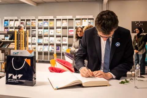 signature-livre-or-philippe-baptiste