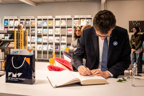 signature-livre-or-philippe-baptiste